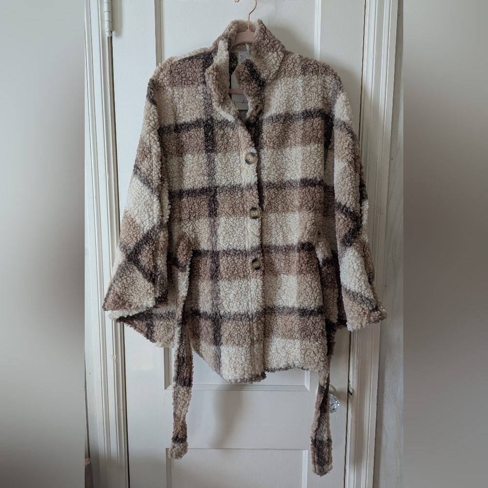 NWT Faux Sherpa Capelet